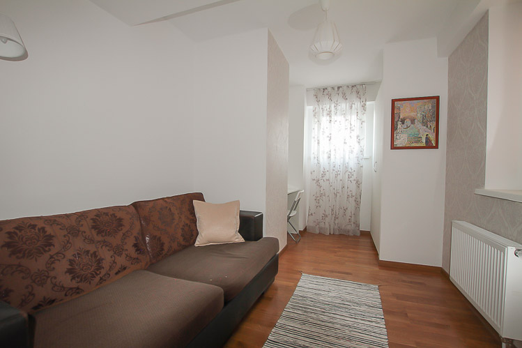 Roses Valley Apartment is a 3 rooms apartment for rent in Chisinau, Moldova